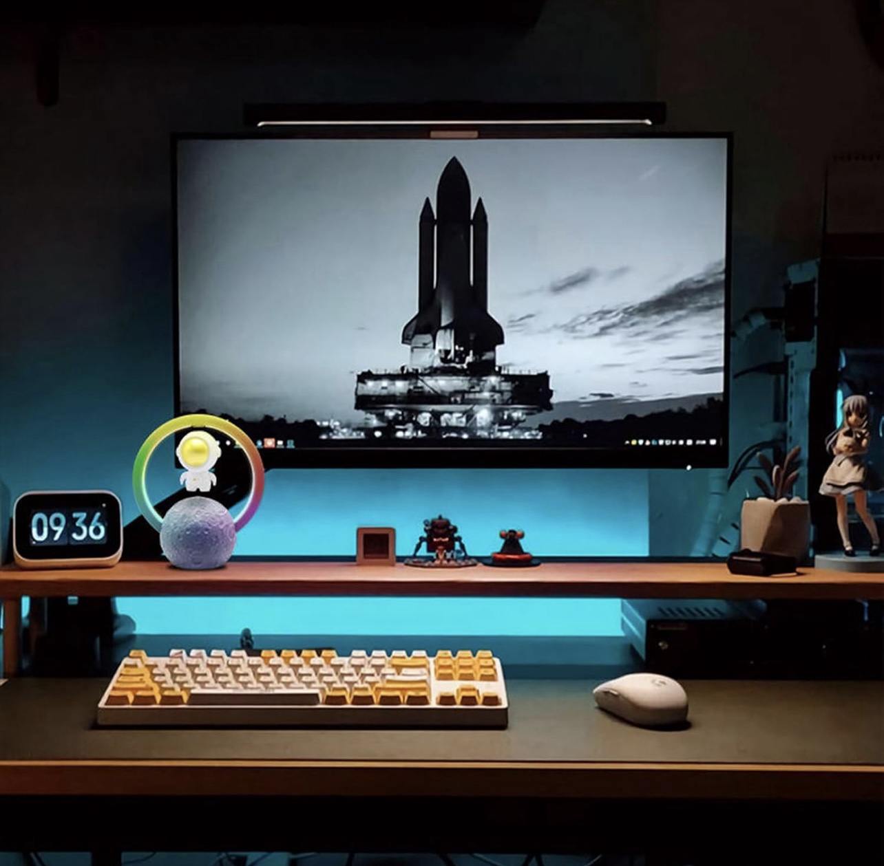 Bocina Bluetooth de Astronauta Flotante con Luz RGB, Ajuste Táctil y Bluetooth 5.0 - Oro - Imagen 14