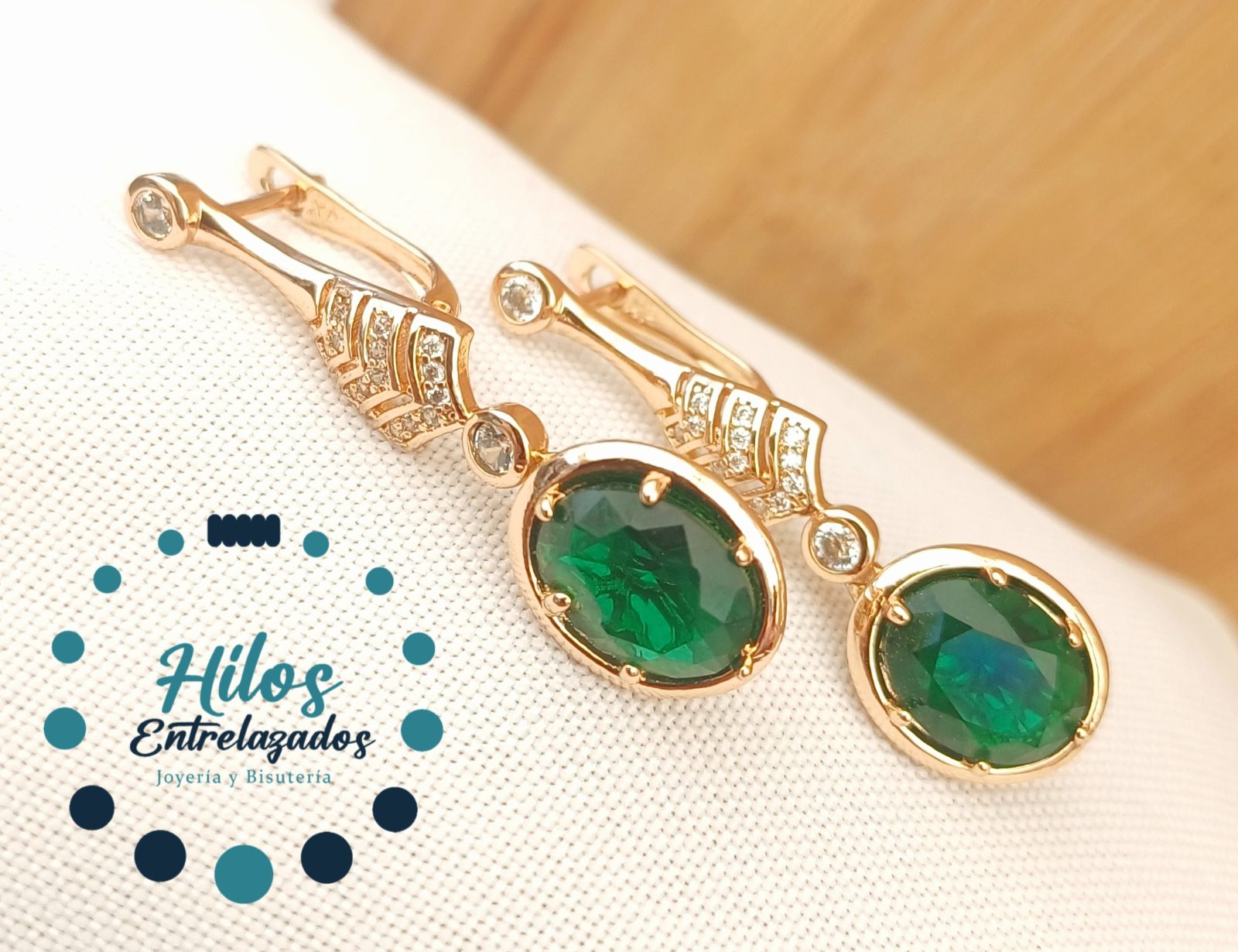 Aretes largos color verde. - Imagen 2