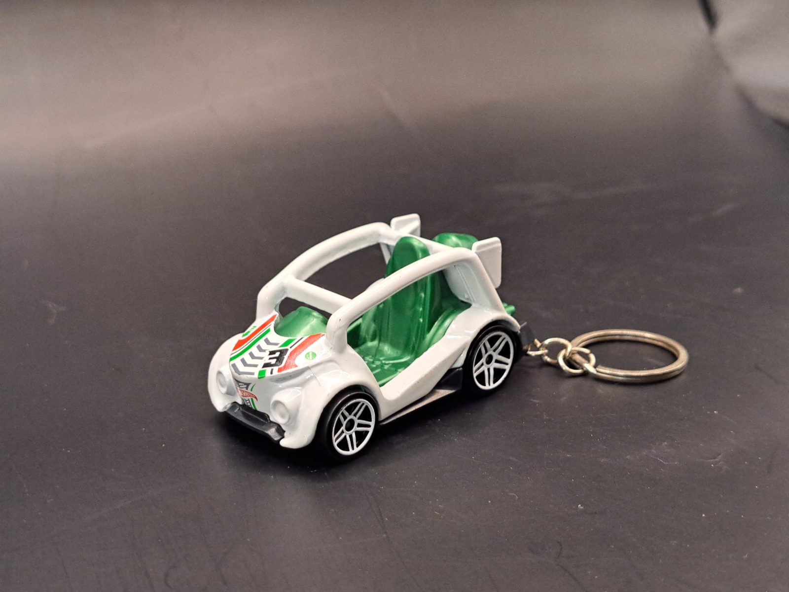 Llavero de hotwheels