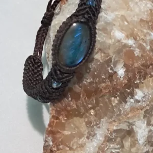 Pulsera tejida con piedra Labradorita azul