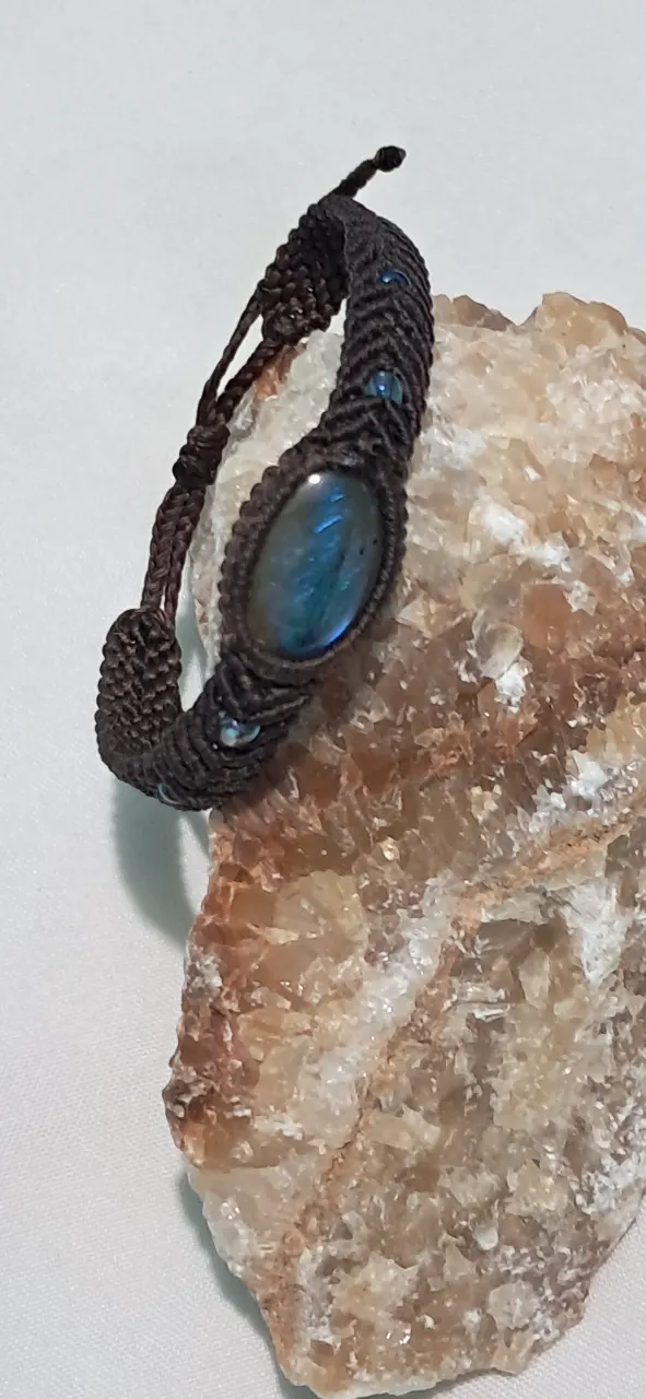 Pulsera tejida con piedra Labradorita azul