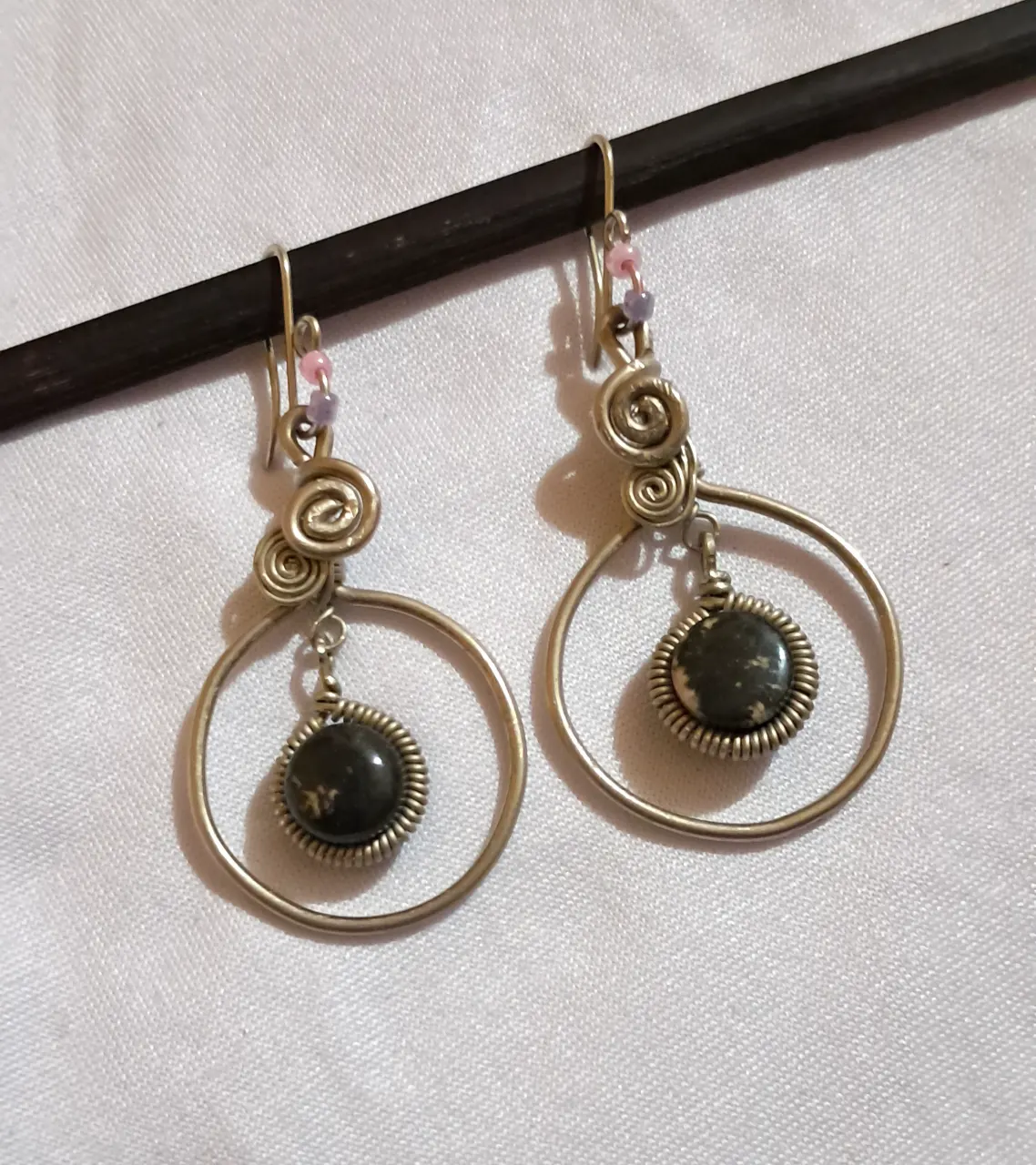 Aretes de jade rodonita