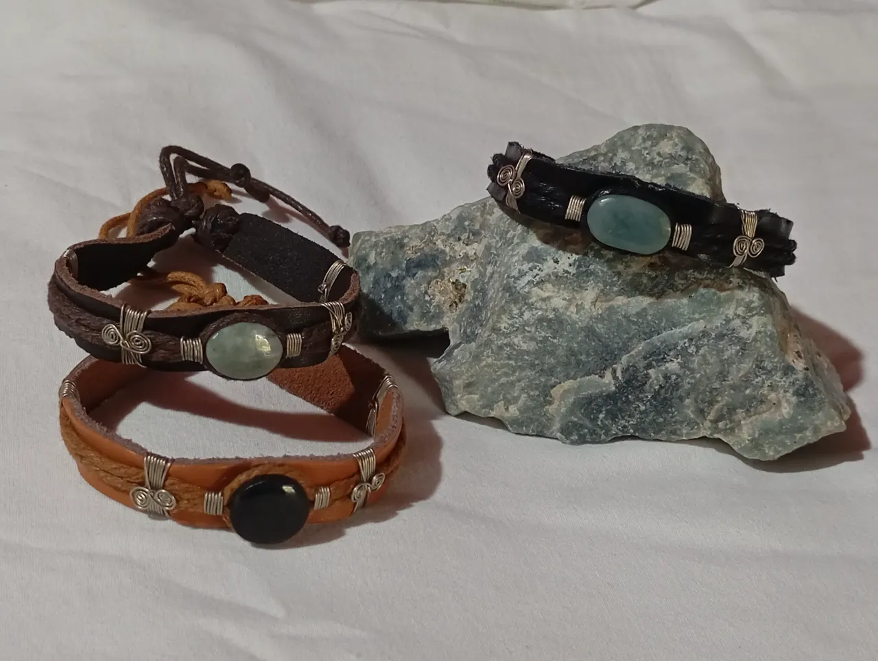 Hermosas pulsera de cuero con jade para caballero